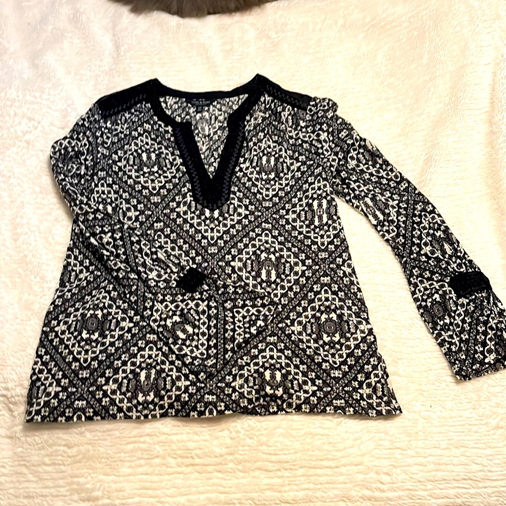 Black/white print Lucky brand long sleeve blouse. Size S. NWOT